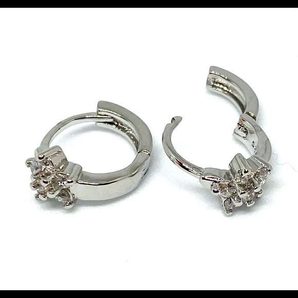 Charming NWT Little Crystal Flower Huggie Earrings - Picture 3 of 3